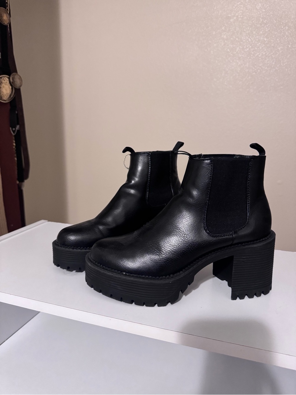 Black Chunky Heel Chelsea Boots - Women's Fashion Boot